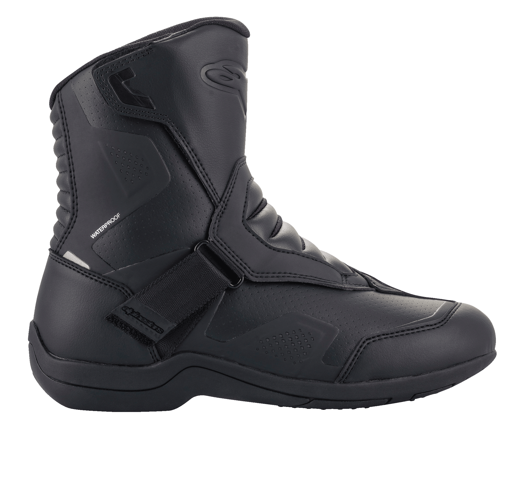 Alpinestars Ridge V2 Waterproof Boot, vue latérale d'une botte de moto touring noire, construction en microfibre durable avec panneaux perforés, fermeture par large sangle Velcro, zones de flexion en accordéon à la cheville, design imperméable épuré pour la conduite sur route par tous les temps