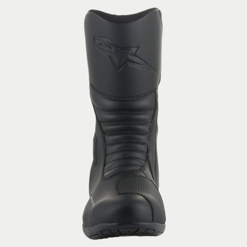 Bottes Alpinestars Origin Drystar®, bottes de touring moto noires, vue de face montrant les zones de flexion en accordéon, le logo embossé sur le tibia et une construction en microfibre durable avec protection de sélecteur synthétique.