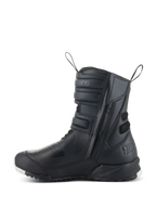 Bottes Stella RT-7 Touring Drystar® Alpinestars pour femme, bottes de moto touring pour femme, noires, vue de profil montrant l'entrée à double fermeture éclair, les sangles de réglage Velcro, les zones de protection renforcées et une semelle robuste pour l'aventure
