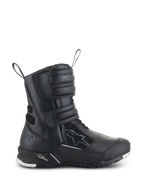 Bottes Stella RT-7 Touring Drystar Alpinestars pour femme, bottes de moto touring noires, vue latérale montrant trois sangles Velcro, tige imperméable en microfibre et textile, talon renforcé avec logo étoile et semelle à crampons robuste avec accents blancs