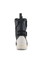 Bottes Alpinestars Stella RT-7 Touring Drystar® pour femme, vue arrière, noir et blanc, dotées d'un contrefort de talon blanc renforcé avec logo Drystar, d'une tirette arrière et de panneaux en accordéon en textile pour la flexibilité.