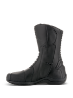 Bottes Alpinestars Andes V2 Drystar®, bottes de moto touring noires, vue de profil, construction en cuir imperméable avec protège-tibia renforcé et panneaux de flexion en accordéon, chaussures de pilotage d'aventure