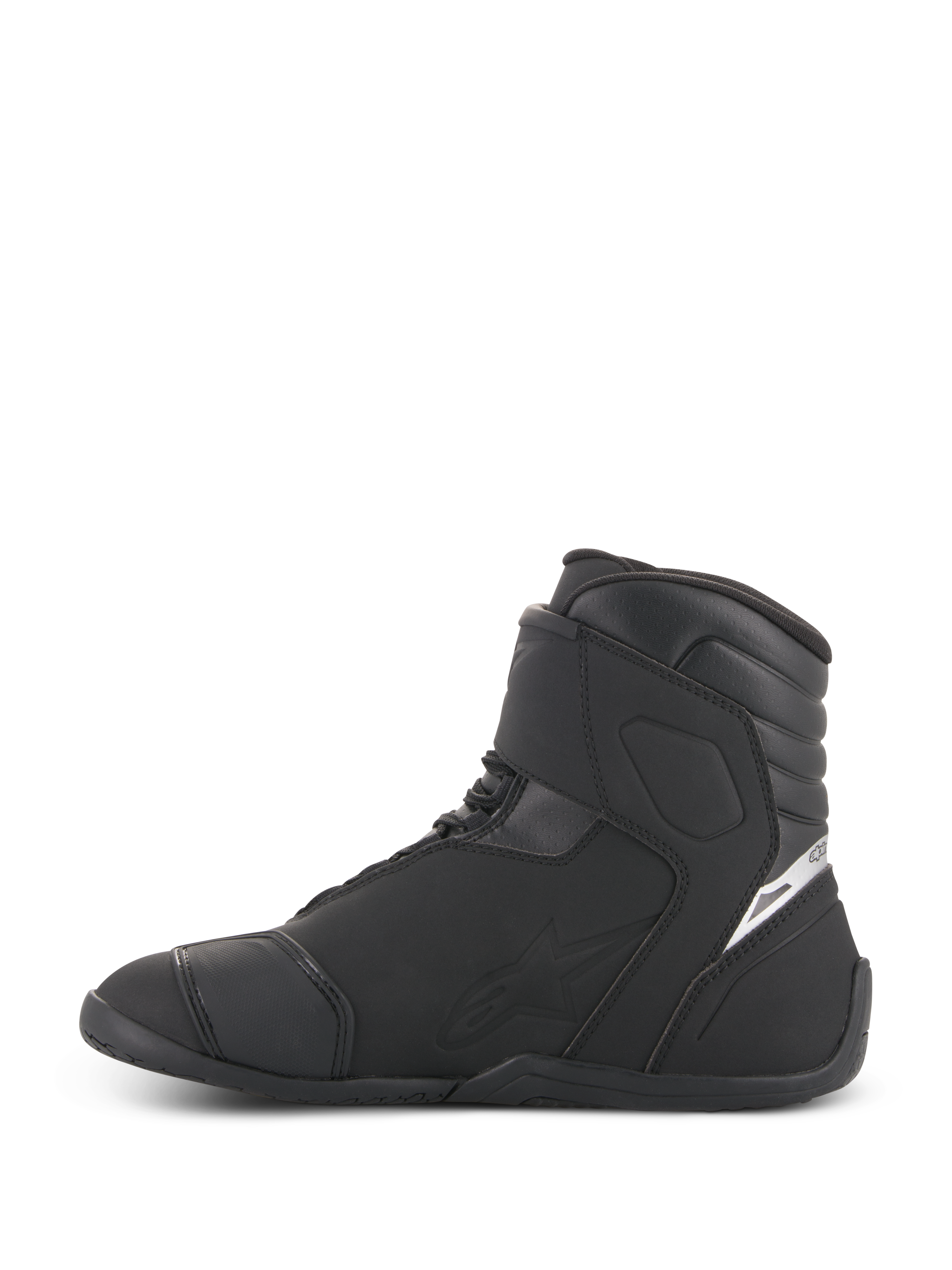Chaussures imperméables Alpinestars Fastback 2 Drystar®, chaussures de moto, noir et blanc, vue de profil, construction en cuir noir et microfibre avec tige haute, détail du logo blanc sur le talon, chaussures imperméables élégantes pour la conduite sur route
