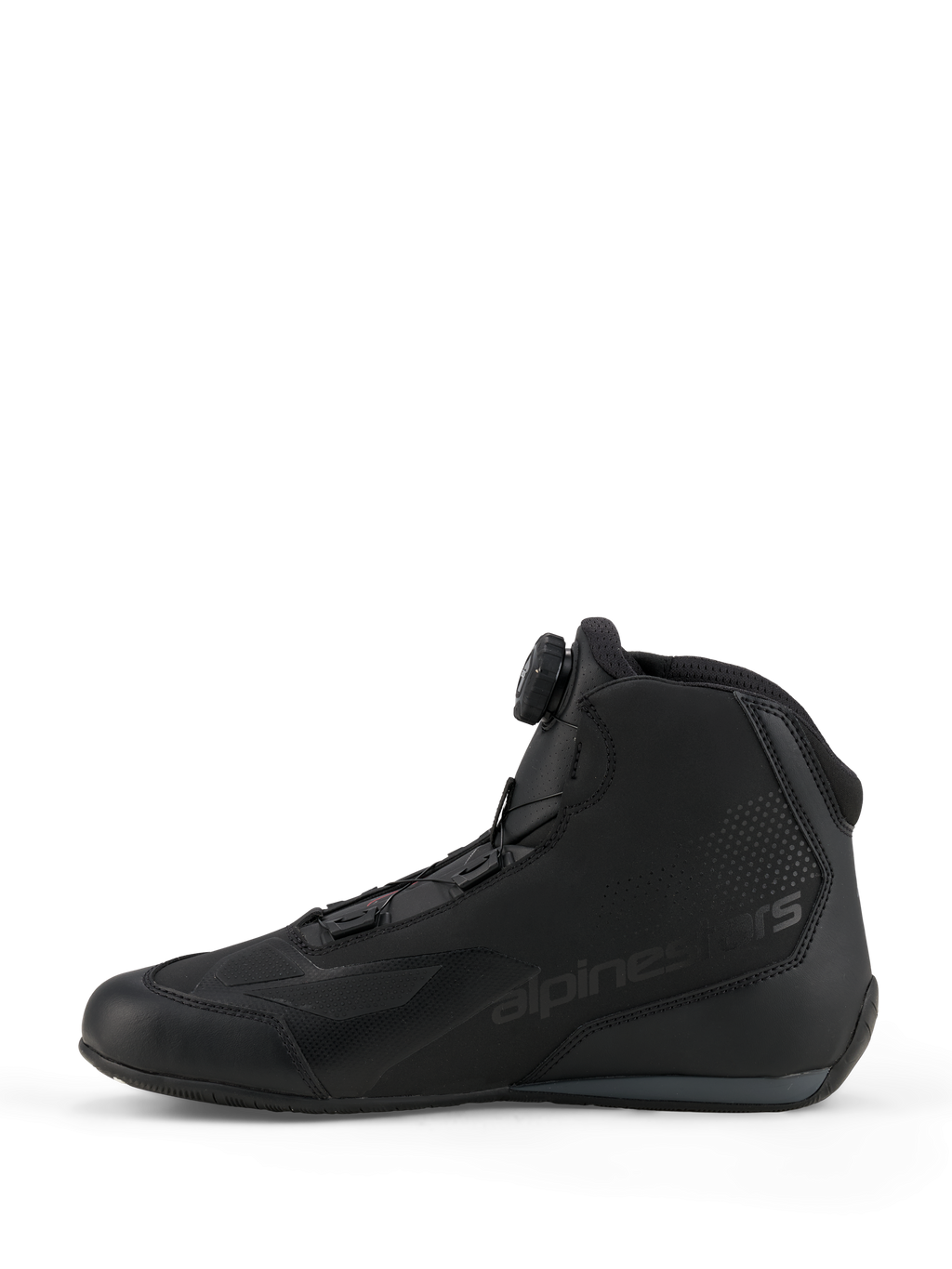Chaussures Alpinestars Celer, chaussures de moto sport et racing, noir et gris foncé, vue de profil présentant la molette du système de fermeture Rotor intégré, construction technique en microfibre avec logo Alpinestars, design épuré pour la performance