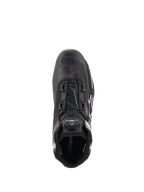 Chaussures Alpinestars Celer Superair, chaussures de moto noires et blanches vues de dessus, dotées du système de fermeture Rotor intégré, d'une tige en textile respirant et d'un design d'inspiration sportive pour des performances par temps chaud.