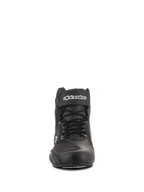 Alpinestars Faster-3 Rideknit® Shoes, chaussures de moto, noir, vue de face, avec sangle de cheville à scratch et logo blanc, lacets et panneaux en maille tricotée respirante, chaussures de route au design épuré