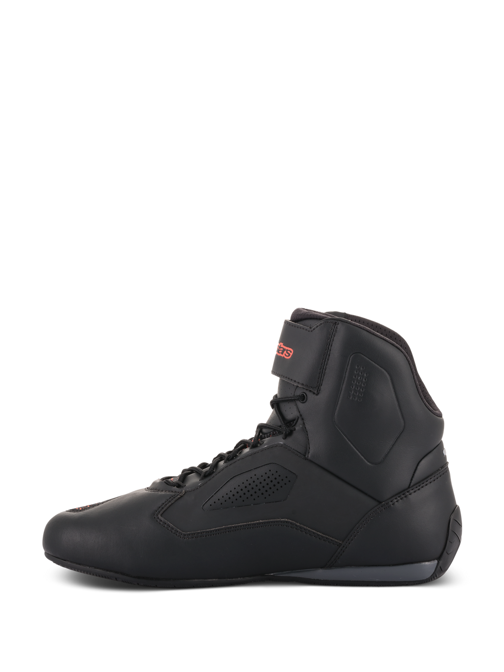 Chaussures Alpinestars Faster-3 Rideknit®, chaussure de moto noire, vue de profil, tige en microfibre noir mat avec panneaux perforés pour la ventilation, système de lacets avec logo Alpinestars rouge sur la sangle de cheville, design sportif pour la route