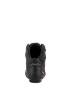 Chaussures Alpinestars Faster-3 Rideknit®, chaussures de moto, noir et rouge fluo, vue arrière mettant en évidence le contrefort de talon en TPR, le col de cheville rembourré et le logo rouge sur le talon.