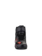 Chaussures Alpinestars Faster-3 Rideknit®, chaussures de moto, noir, gris et rouge éclatant, vue de face montrant des lacets noirs et une sangle Velcro avec logo, construction en microfibre légère et maille respirante, design sportif pour la conduite sur route
