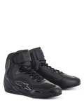 Chaussures Alpinestars Stella Faster-3 Rideknit® pour femme, chaussures de moto montantes en Noir Anthracite, construction en maille tricotée sans couture respirante, fermeture à lacets avec sangle Velcro à la cheville, logo Alpinestars sur le côté, panneaux de protection renforcés et design sportif épuré