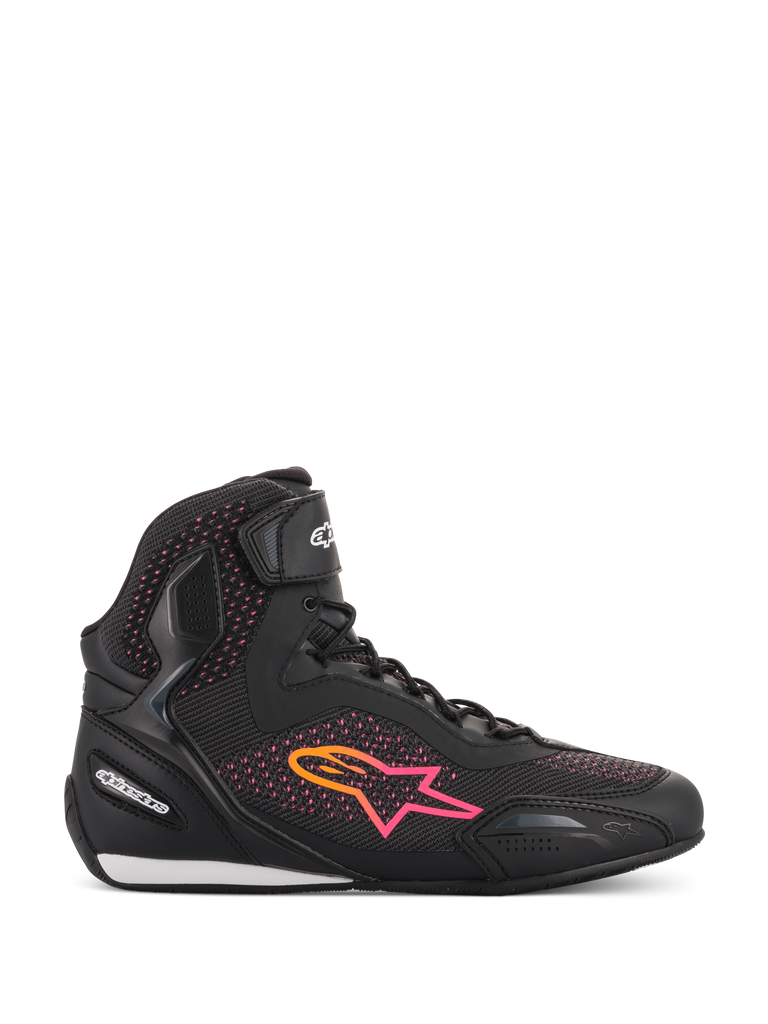 Chaussures Alpinestars Stella Faster-3 Rideknit® pour femme, chaussures de moto, noir, jaune et rose, vue de profil avec tige en maille respirante, logo étoile en dégradé éclatant et sangle de cheville à scratch.