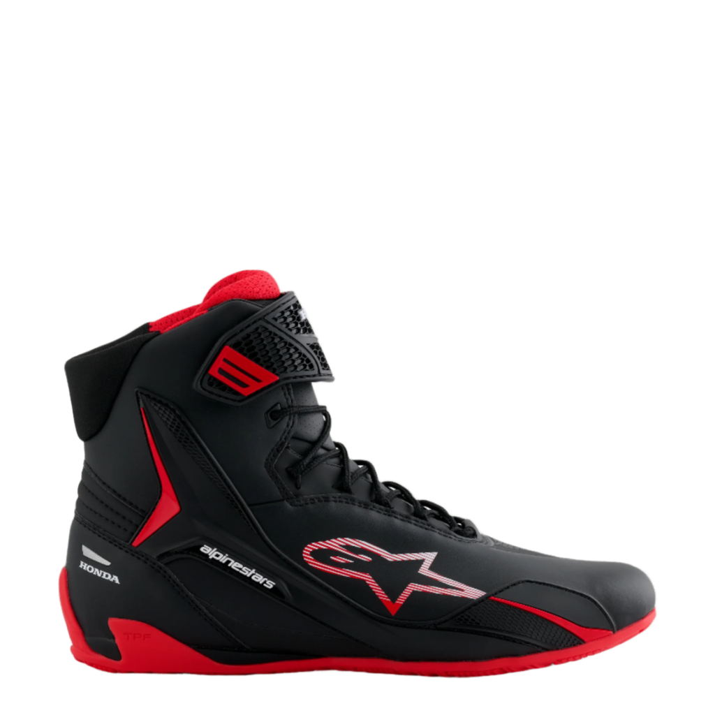 Chaussures Alpinestars Honda Faster-4, chaussures de moto montantes noir et rouge, design élégant en microfibre avec logo étoile rayé, semelle rouge et intérieur rembourré, marquage Honda sur le talon, chaussures de sport automobile performantes