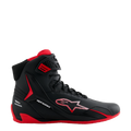 Chaussures Alpinestars Honda Faster-4, chaussures de moto montantes noir et rouge, design élégant en microfibre avec logo étoile rayé, semelle rouge et intérieur rembourré, marquage Honda sur le talon, chaussures de sport automobile performantes