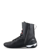 Alpinestars Superfaster Shoes, chaussures de moto montantes, noir avec des accents rouge vif et blanc, avec fermeture éclair latérale, système de laçage rapide et contrefort de talon en TPU renforcé, design athlétique pour la conduite sur route et sportive