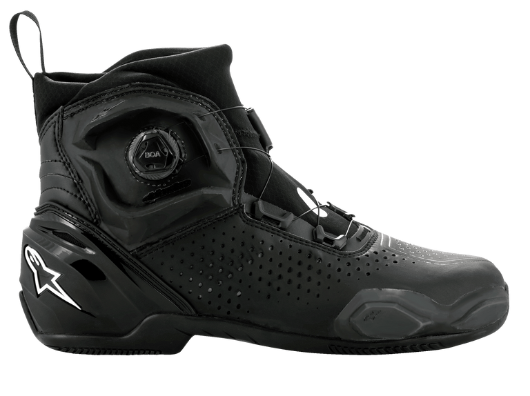 Chaussures de moto Alpinestars SP-2, chaussures de sport pour la conduite de moto, noir, avec système de fermeture rapide BOA, construction en microfibre perforée, logo Astar blanc sur le talon, profil épuré pour la conduite sur route