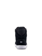 Chaussures Chrome Alpinestars, chaussures de moto urbaines, noir et blanc, vue arrière montrant la construction en daim fendu, semelle en caoutchouc blanc avec logo au talon et petit détail rectangulaire réfléchissant