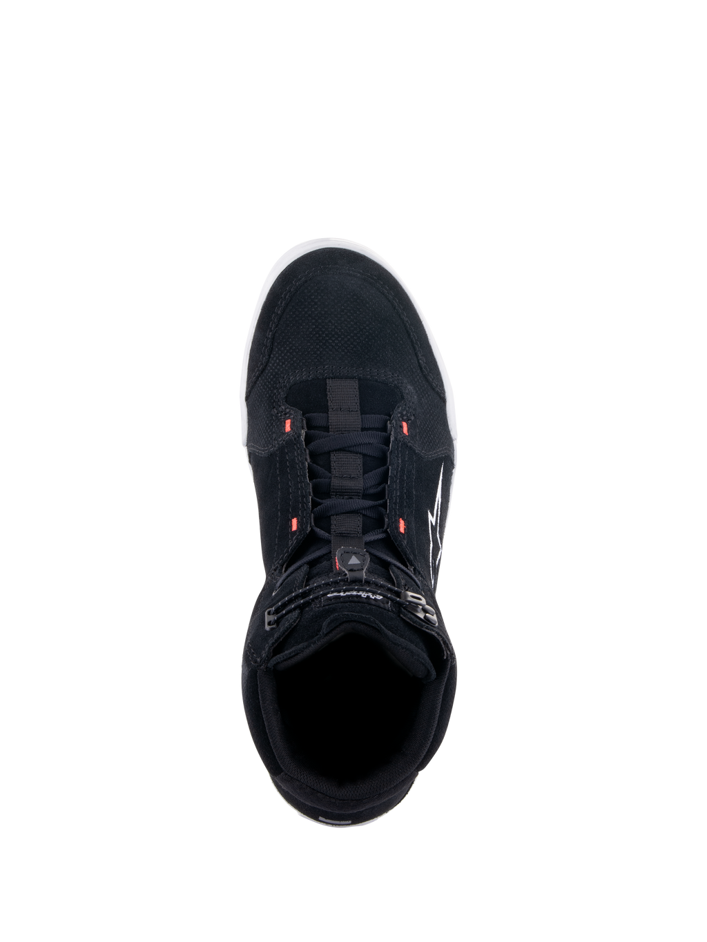 Chaussures Alpinestars Chrome, chaussures de moto noires, vue de dessus montrant la tige en daim fendu avec des accents rouge fluo, style urbain décontracté avec une fermeture supérieure élastiquée et un logo blanc sur le côté.