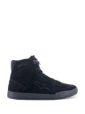 Chaussures Alpinestars Chrome, chaussures de moto urbaines, Noir/Noir, silhouette de basket montante en daim fendu, avec logo étoile sur le côté et texte 'Since 1963' à la cheville, design streetwear décontracté avec semelle plate en caoutchouc
