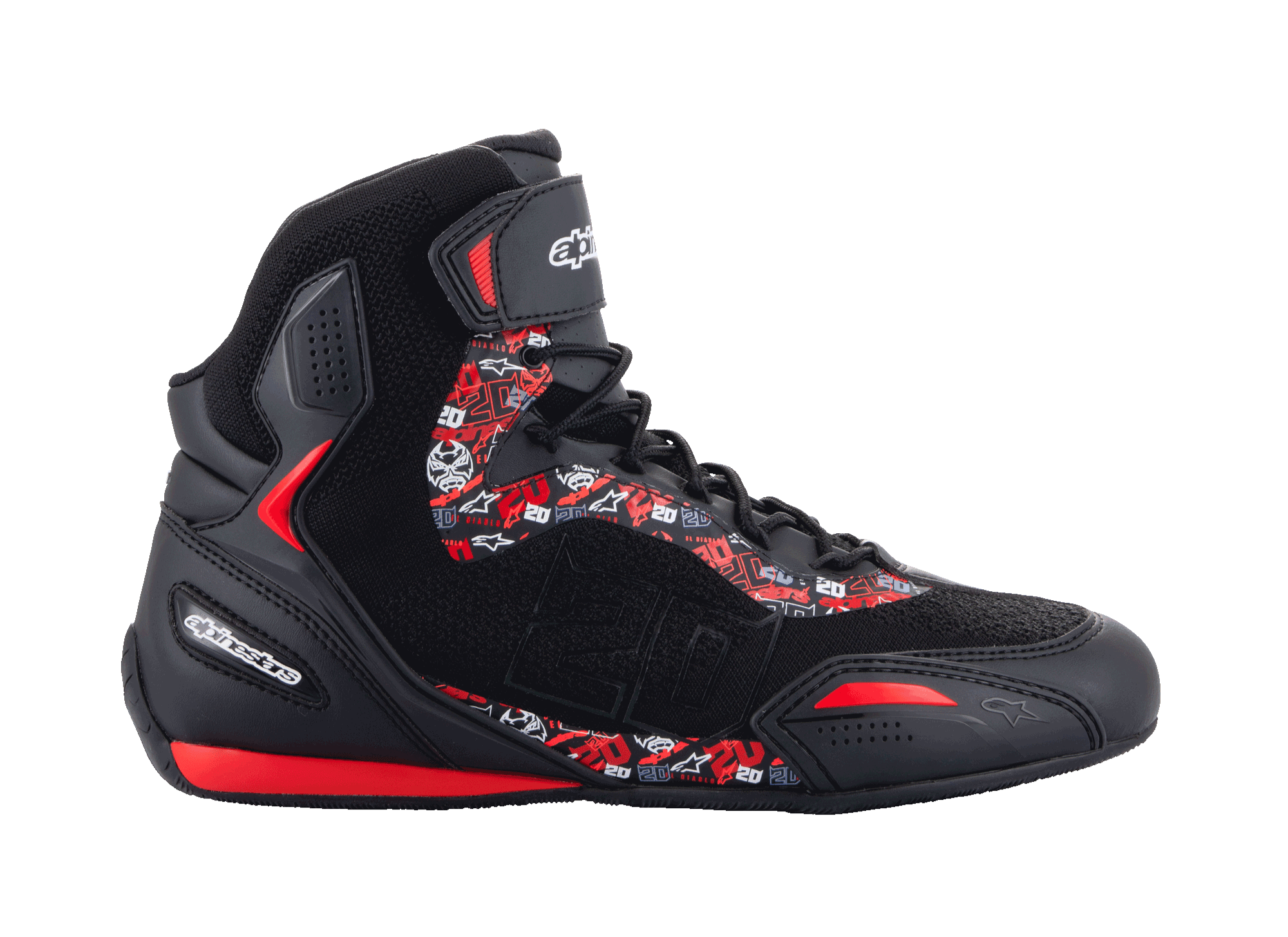Alpinestars FQ20 Faster-3 Rideknit, chaussures de moto montantes noires avec graphismes rouge vif et blancs, logos et motifs Fabio Quartararo, tige en maille tricotée avec lacets et sangle à la cheville, semelle en caoutchouc avec accents rouges, design sportif inspiré de la course