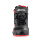 Chaussures Alpinestars FQ20 Faster-3 Rideknit®, chaussures de moto, noir et rouge vif, vue de face montrant la fermeture à lacets et la sangle supérieure auto-agrippante avec logo Alpinestars, construction en microfibre technique et maille tricotée respirante.