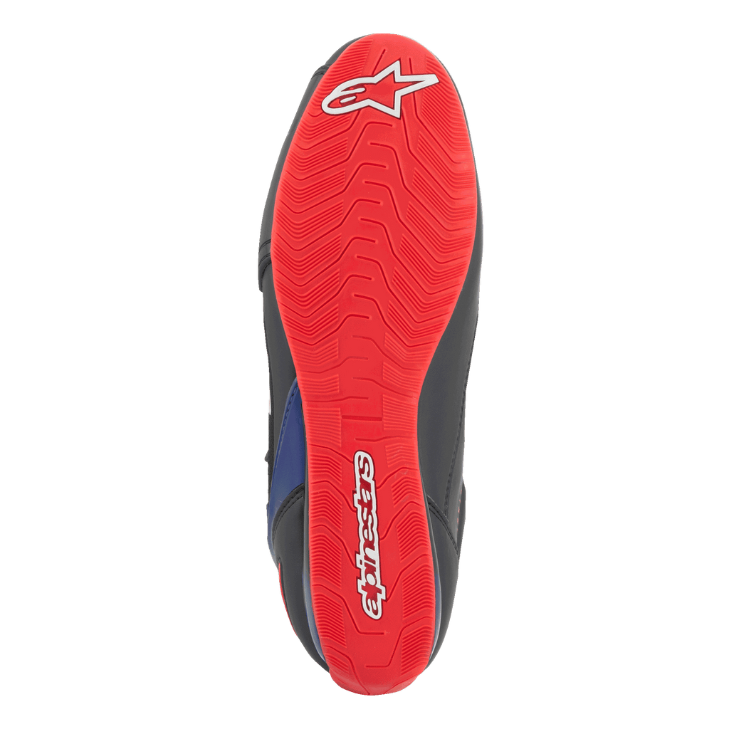 Chaussures Alpinestars FQ20 Faster-3 Rideknit®, vue de dessous de la semelle, rouge vif avec logo et lettrage Alpinestars blancs, motif d'adhérence texturé pour la conduite à moto