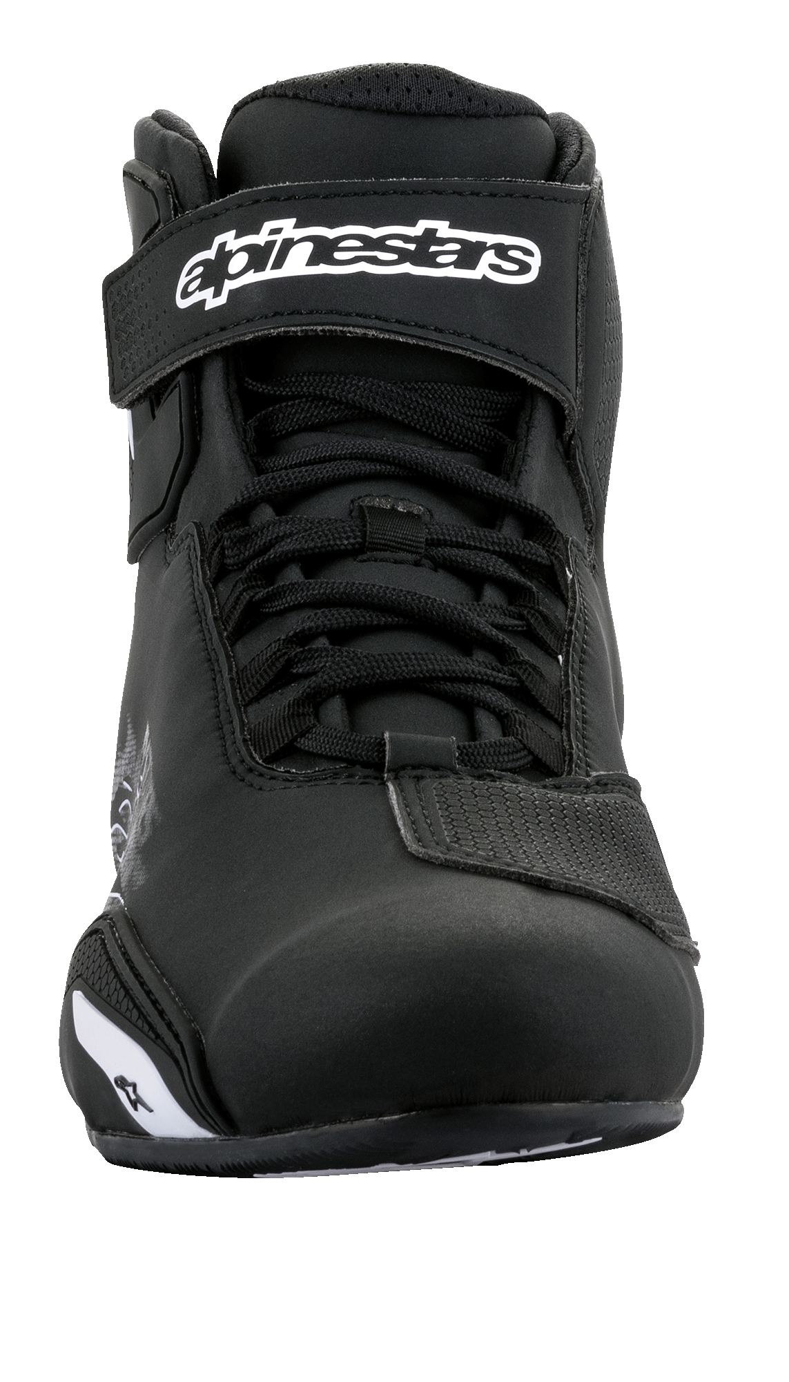 Alpinestars Sektor Shoes, chaussures de moto, noir et blanc, vue de face avec système de laçage rapide et sangle de cheville à scratch avec logo blanc, construction en microfibre pour la conduite sur route