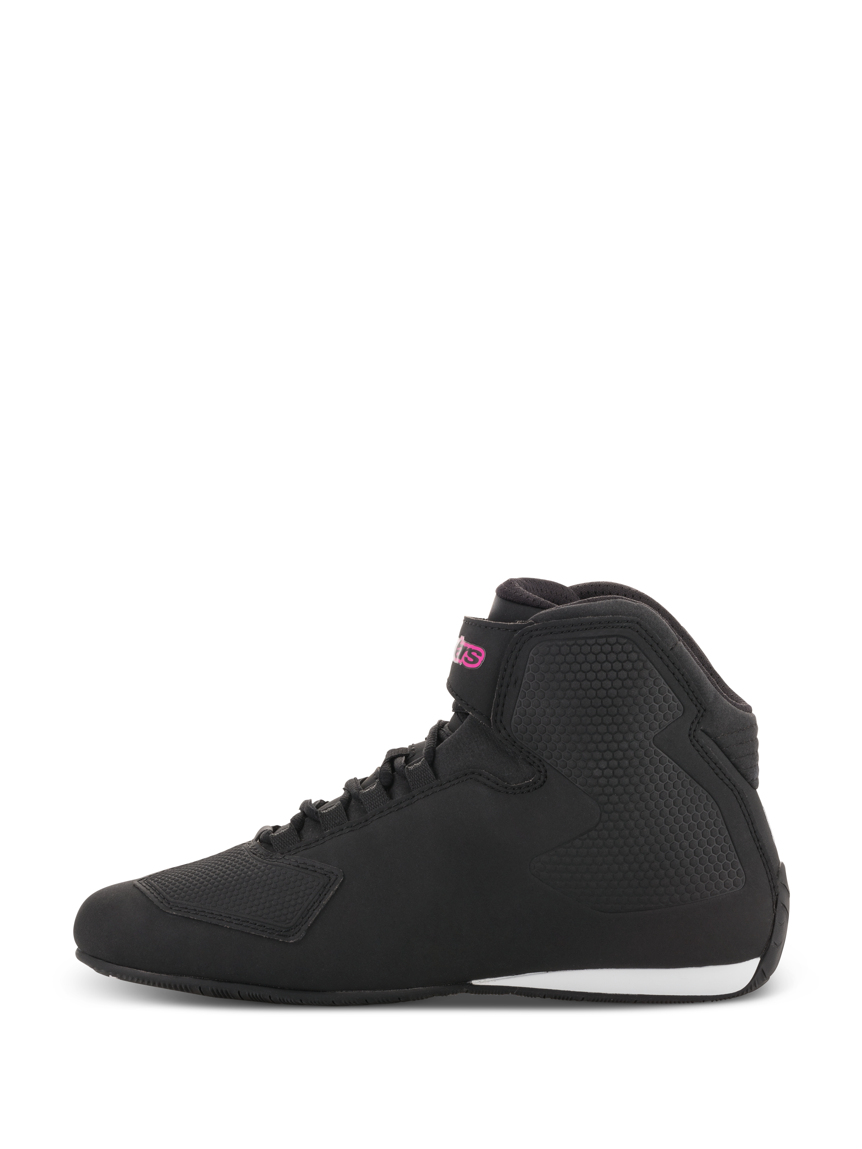 Chaussures femme Alpinestars Stella Sektor, chaussures de moto, noir et fuchsia, profil latéral présentant une tige en microfibre noire avec un logo rose sur la sangle de cheville et un accent blanc au talon.