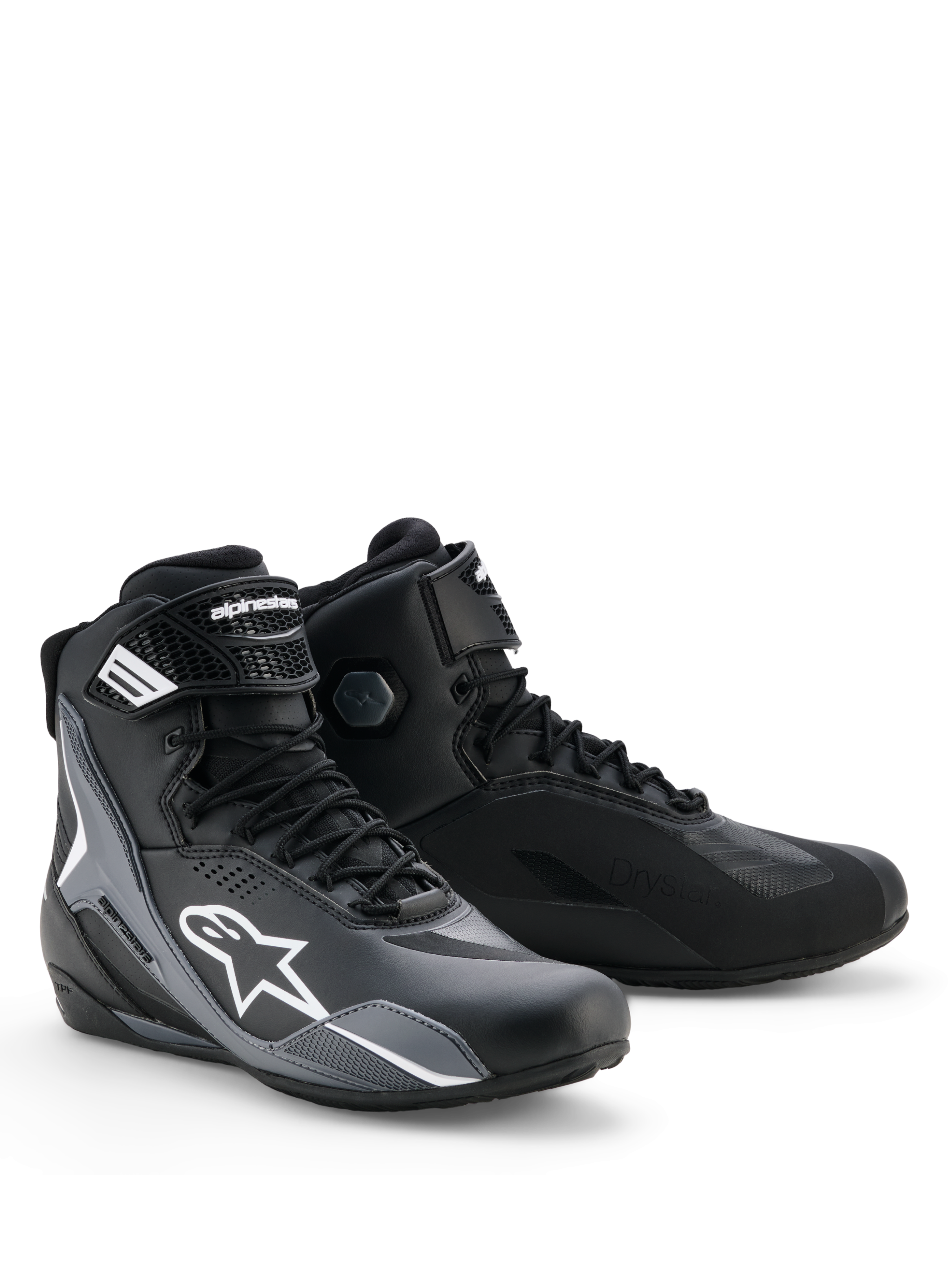 Chaussures Alpinestars Faster-4 Drystar®, chaussures de moto, noir, gris froid et blanc, design épuré avec logo Astars blanc, fermeture à lacets avec sangle de cheville auto-agrippante, technologie Drystar imperméable et panneaux renforcés pour une protection en conduite sportive.