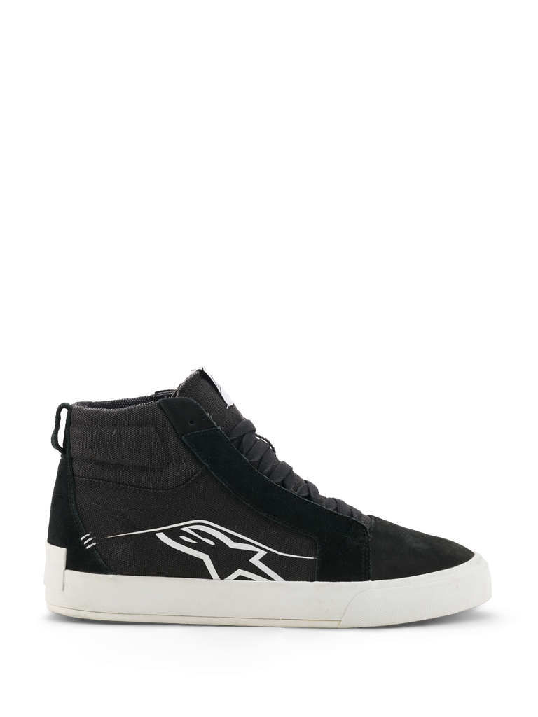 Alpinestars Ride-63 Canvas Shoes, chaussures montantes décontractées, noires avec semelle blanche, construction en toile et daim, logo blanc sur le côté, lacets noirs, languette de tirage au talon