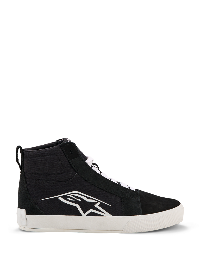 Alpinestars Ride-63 Canvas Shoes, chaussures de moto urbaines, noir et blanc, grand logo Astars blanc sur le côté, semelle épaisse et plate blanche, lacets blancs, design de baskets montantes décontractées