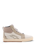 Chaussures en cuir Alpinestars Ride-63, chaussures de moto urbaines, blanc cassé et gris frais avec semelle gomme, modèle montant avec empiècements en cuir et daim, logo étoile Alpinestars sur le côté et semelle extérieure en caoutchouc vulcanisé texturé.