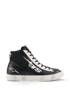 Chaussures Alpinestars Stated Flair, chaussures de moto urbaines, noir et blanc, construction montante en cuir avec grand logo blanc sur le côté, panneau d'œillets blanc perforé, fermeture éclair latérale et semelle en caoutchouc blanc avec patine vintage usée