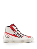 Chaussures Alpinestars Stated Flair, chaussures de moto montantes, blanc et rouge vif, construction en cuir de première qualité avec finition vieillie appliquée à la main sur la semelle blanche, grand logo Alpinestars noir sur le côté, empiècements rouges et texte au talon, esthétique racing d'inspiration vintage