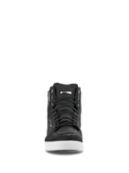 Alpinestars J-6 Waterproof Shoe, vue de face, chaussure de moto en cuir noir avec semelle blanche, design style basket avec lacets noirs, étiquette imperméable et logo argenté, chaussures de moto urbaines