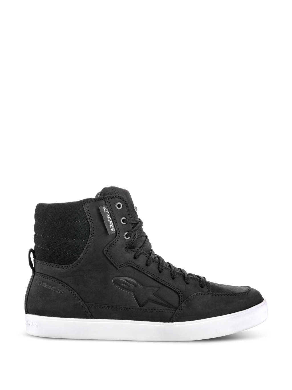 Alpinestars J-6 Waterproof Shoe, basket de moto urbaine noire, chaussure montante en cuir avec semelle plate blanche, cheville rembourrée et matelassée, œillets métalliques, étiquette imperméable, logo latéral embossé, design d'inspiration street pour un usage quotidien
