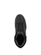 Chaussure Alpinestars J-6 Waterproof, noir et blanc, vue de dessus d'une botte de moto au style baskets, construction en cuir noir de haute qualité avec lacets assortis et détails de semelle blancs, chaussure de conduite urbaine