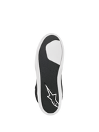 Alpinestars J-6 Waterproof Shoe, noir et blanc, vue de dessous montrant la semelle en caoutchouc avancée, motif d'adhérence texturé pour la durabilité, logo étoile blanc sur le talon, chaussure de moto urbaine