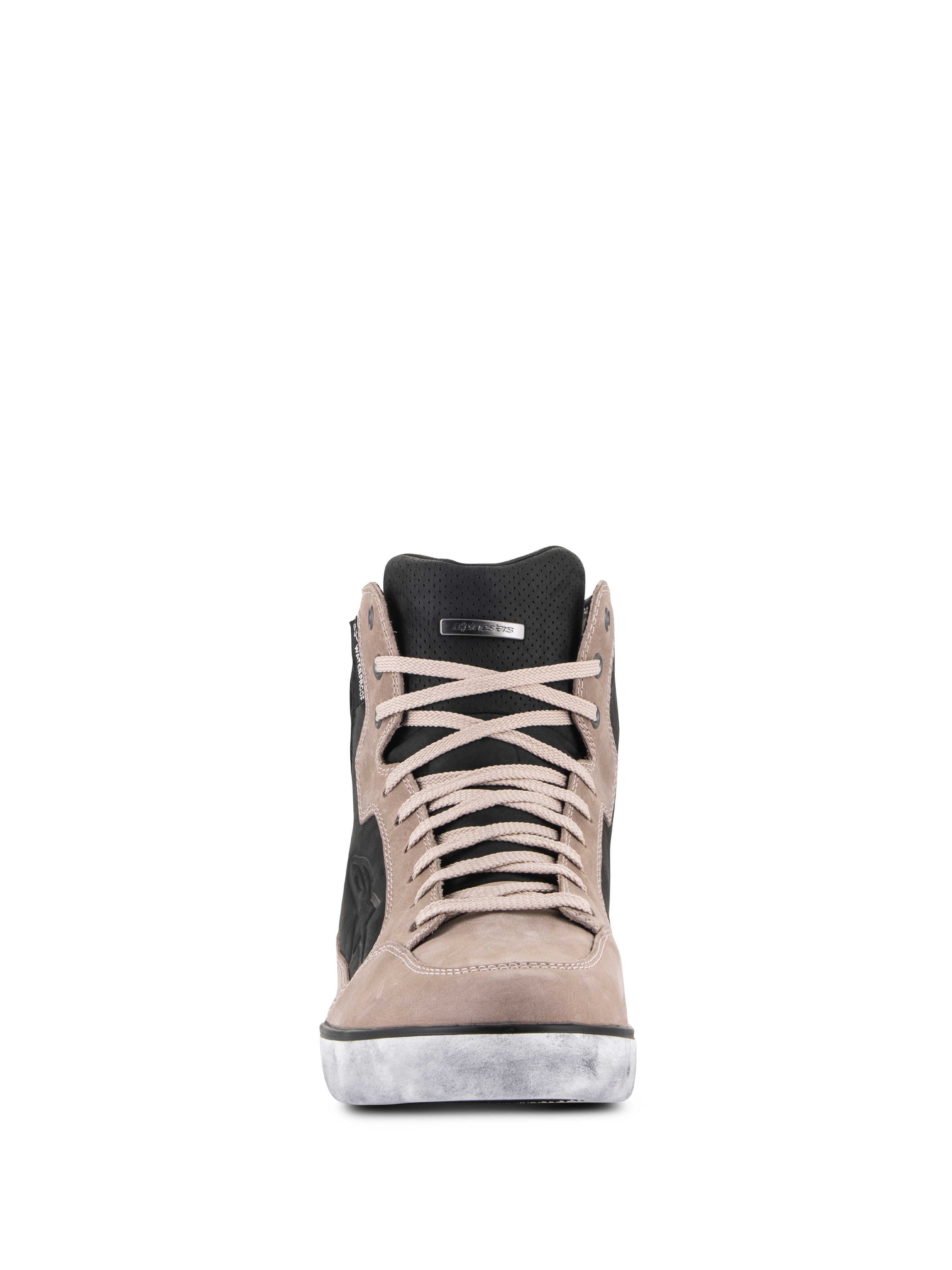 Chaussure imperméable Alpinestars J-6 en Black Flint White, vue de face, chaussure de moto style basket en cuir de qualité supérieure avec lacets beiges, languette noire perforée et semelle blanche à effet vieilli.