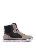 Chaussure imperméable Alpinestars J-6, chaussure de moto, noir silex blanc, design de basket montante en cuir avec une semelle blanche à effet usé, dotée d'une étiquette imperméable et d'un logo latéral embossé