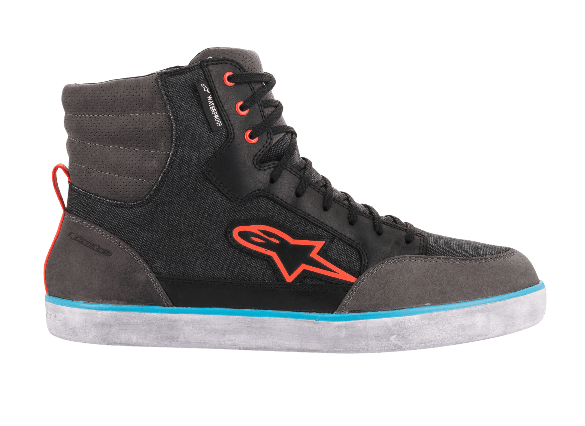 Chaussure de moto Alpinestars J-6 Waterproof Canvas, Noir Anthracite et Bleu Clair, silhouette de basket montante arborant un logo Astars orange, des œillets orange et une bande bleu clair sur une semelle en caoutchouc blanche, chaussure de moto urbaine décontractée