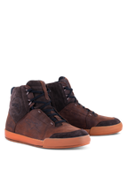 Chaussures Alpinestars Chrome Crafted Drystar®, chaussures de moto urbaines, brun et gomme, tige haute en cuir et daim, lacets noirs, semelle en caoutchouc gomme, avec logo embossé et marquage Drystar, chaussures de moto décontractées et contemporaines