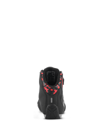 Chaussures imperméables Alpinestars Sektor, chaussures de moto, noir, gris foncé et rouge fluo, vue arrière montrant le col à motifs au talon, la bande réfléchissante et la semelle en caoutchouc durable, construction en microfibre légère