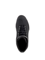 Chaussures Alpinestars Sektor Waterproof, chaussures de moto noires, vue de dessus montrant les lacets noirs et le bout renforcé, construction en microfibre profilée pour la performance sur route