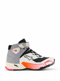 Chaussures de moto Alpinestars CR-X Women's Drystar, baskets de moto montantes en blanc, gris moyen, noir et rose Diva, vue latérale montrant la sangle de cheville, la semelle antidérapante texturée et le design athlétique pour les trajets urbains.