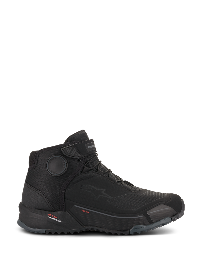 Chaussures de moto Alpinestars CR-X Drystar®, noir, vue de profil, design élégant inspiré des baskets avec une semelle extérieure robuste, arborant le logo Drystar et des disques de protection à la cheville