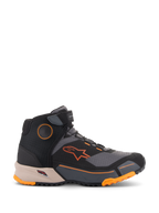 Chaussures de moto Alpinestars CR-X Drystar®, chaussures de moto urbaines, noires, grises et orange avec semelle intermédiaire marron clair, design montant avec sangle Velcro à la cheville, logo orange vif et semelle robuste avec accents orange