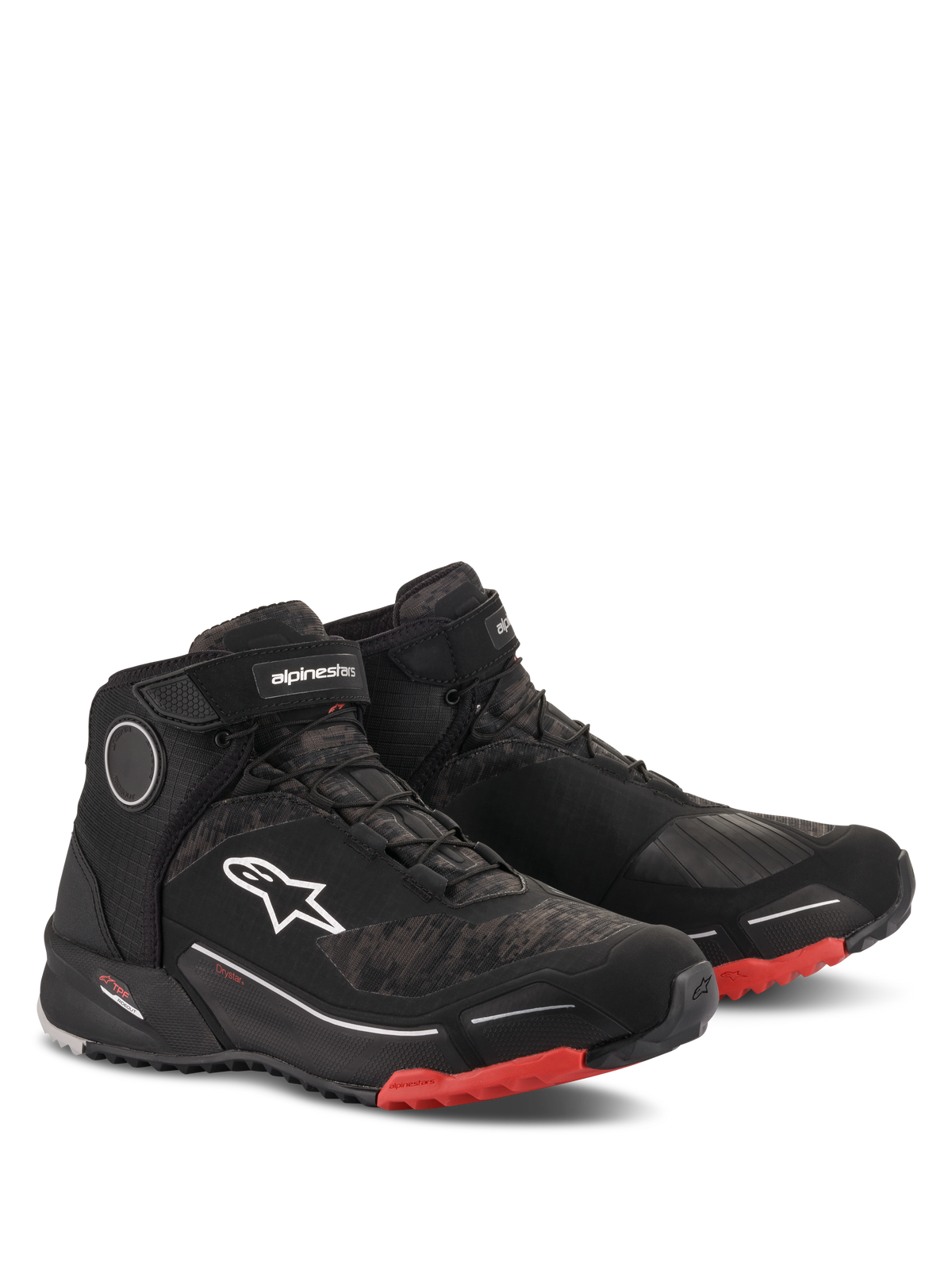 Chaussures de moto Alpinestars CR-X Drystar, noir camouflage rouge, design athlétique montant avec membrane imperméable, logo Astars blanc sur le côté, accents rouges sur la semelle extérieure et la pointe, style urbain et touring d'aventure