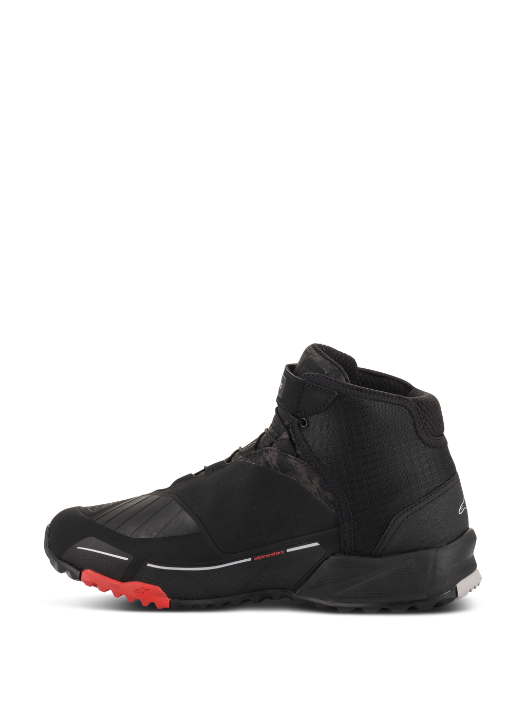 Chaussures de moto Alpinestars CR-X Drystar®, Noir Camo Rouge, chaussures imperméables, vue de profil, tige en textile noir avec panneaux à motif camouflage sombre, accents rouges sur la semelle extérieure, design athlétique inspiré des chaussures de running.