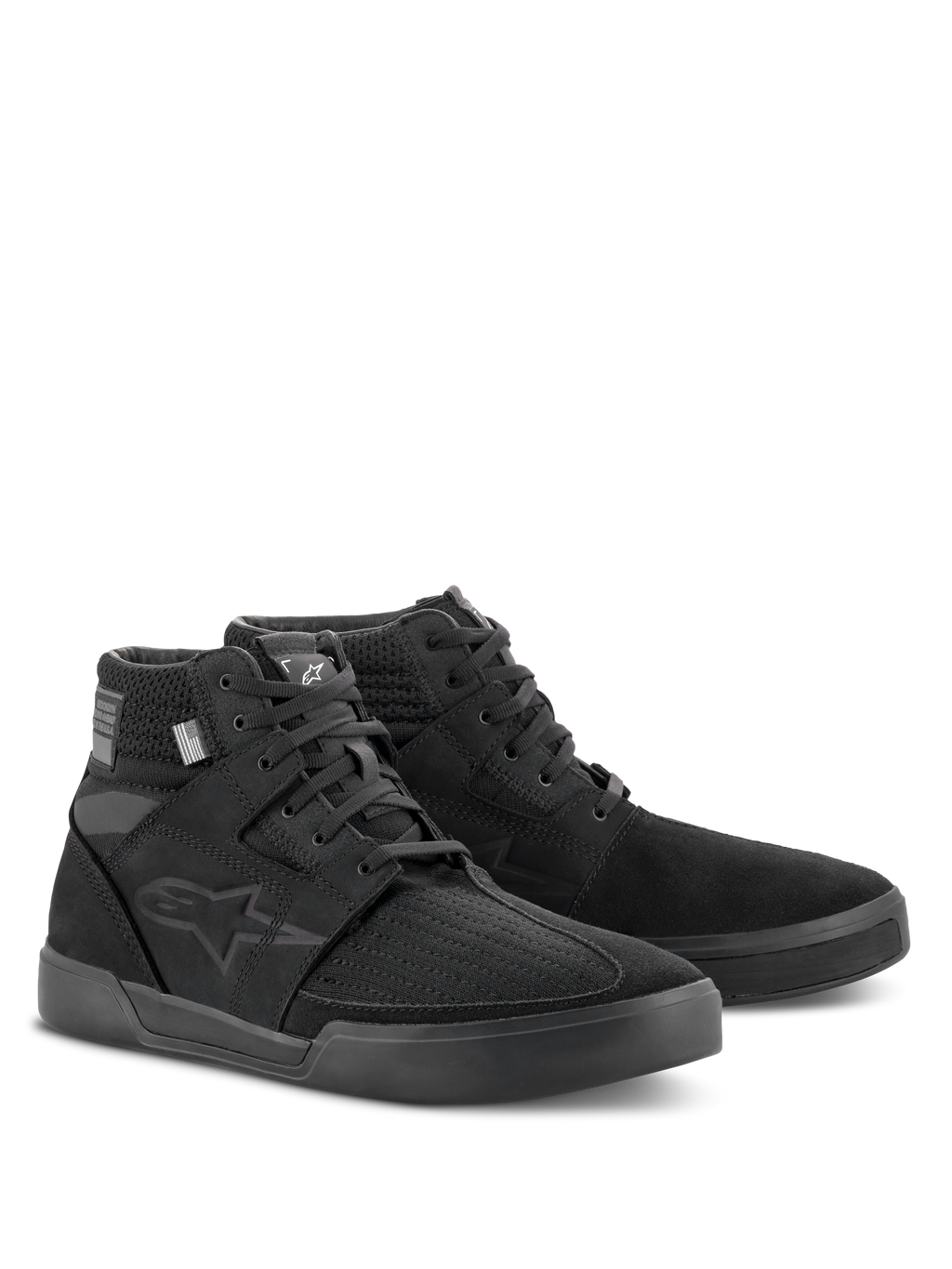 Chaussures de moto Alpinestars Primer, Noir Noir, chaussures de conduite montantes, design urbain décontracté avec construction mixte en textile et daim, logo Astars ton sur ton sur le côté, conçues pour la protection et le confort hors moto