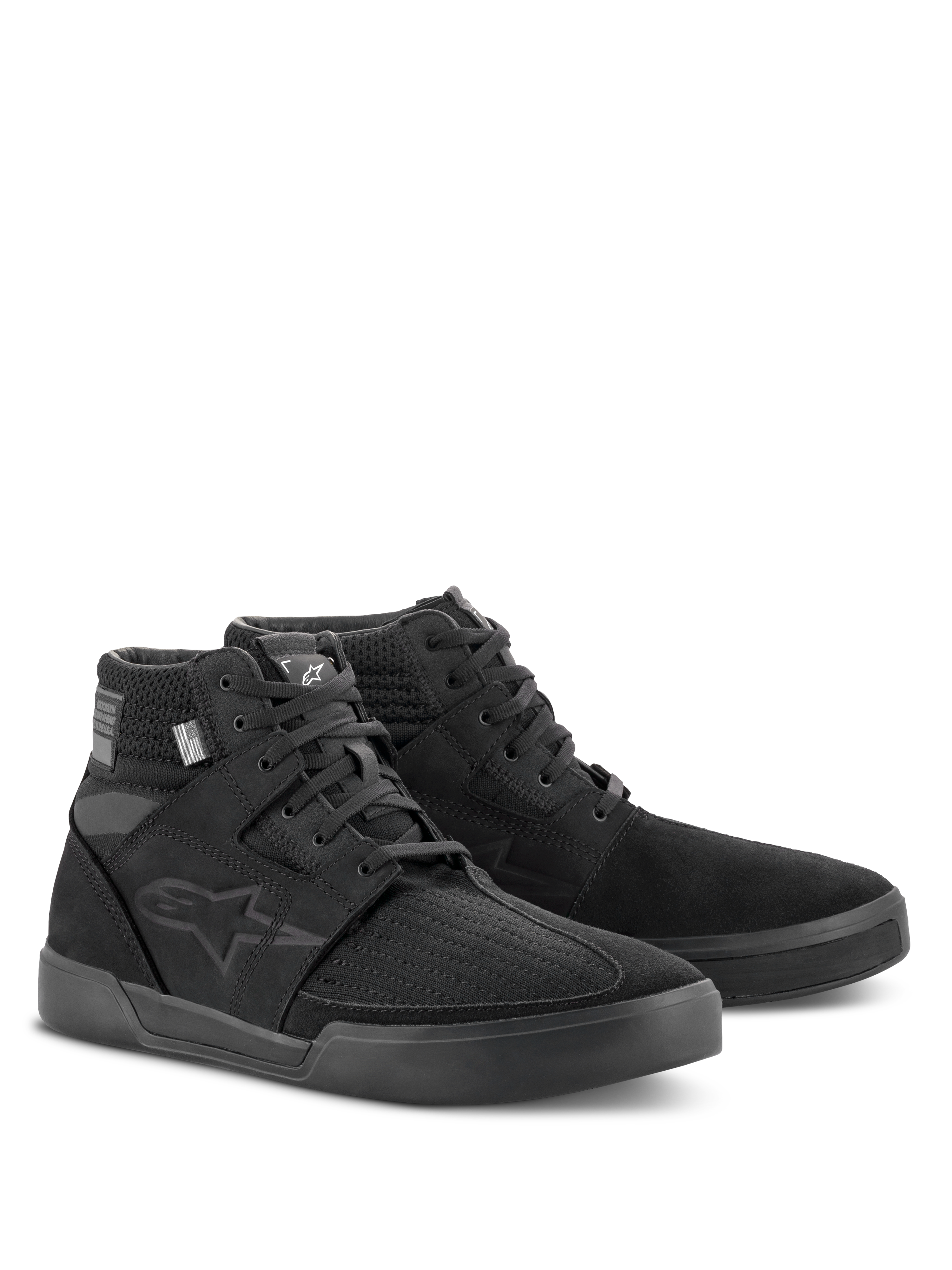 Chaussures de moto Alpinestars Primer, Noir Noir, chaussures de conduite montantes, design urbain décontracté avec construction mixte en textile et daim, logo Astars ton sur ton sur le côté, conçues pour la protection et le confort hors moto